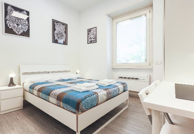 Rent by room in Roma - San Giovanni room 1