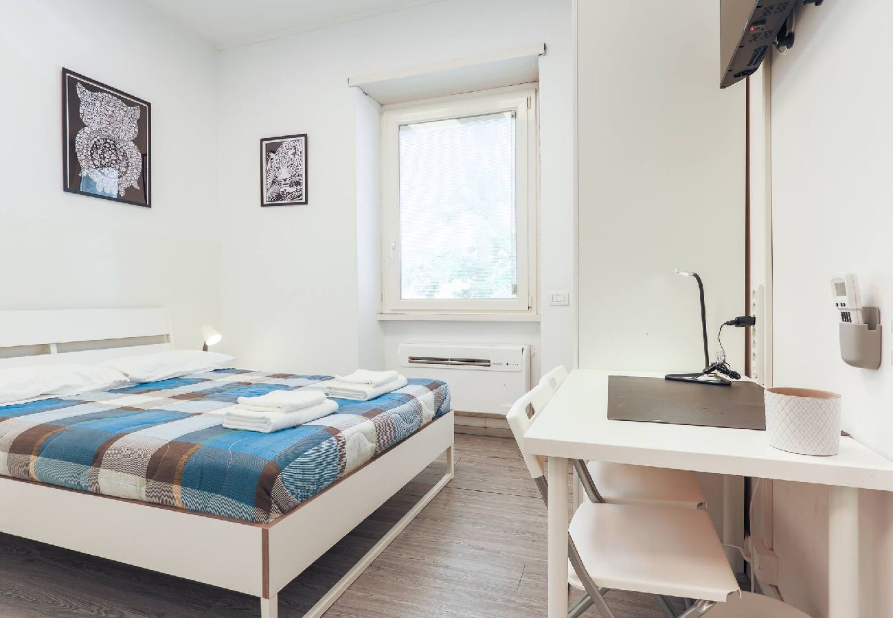 Rent by room in Rome - San Giovanni room 1